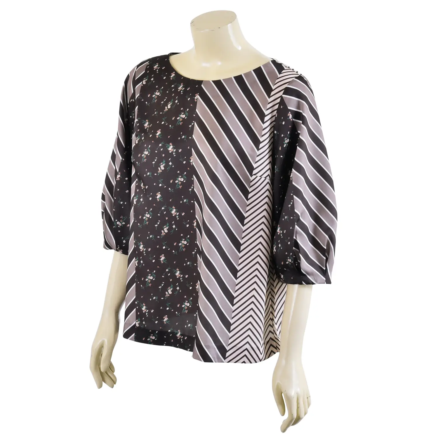 เสื้อคอปาดแขนทรงบอลลูน ยาว 4 ส่วน ผ้าลายซิกแซก สลับลายดอกไม้ - Image 2