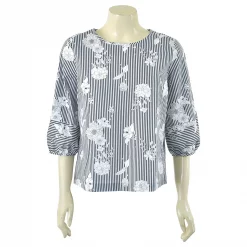 เสื้อสตรีคอกลม ลายทาง ผสมลายดอกไม้  แขนตุ๊กตายาว 4 ส่วน