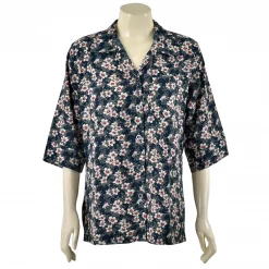 เซตเสื้อเชิ้ตสตรี แขน 4 ส่วน  ผ้าพิมพ์ลายดอกไม้โทนเขียว และเสื้อเชิ้ตสตรี แขน 4 ส่วน  ผ้าพิมพ์ลายดอกไม้สีสดใส