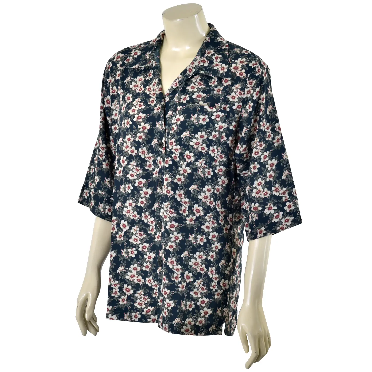 เซตเสื้อเชิ้ตสตรี แขน 4 ส่วน ผ้าพิมพ์ลายดอกไม้โทนเขียว และเสื้อเชิ้ตสตรี แขน 4 ส่วน ผ้าพิมพ์ลายดอกไม้สีสดใส - Image 2