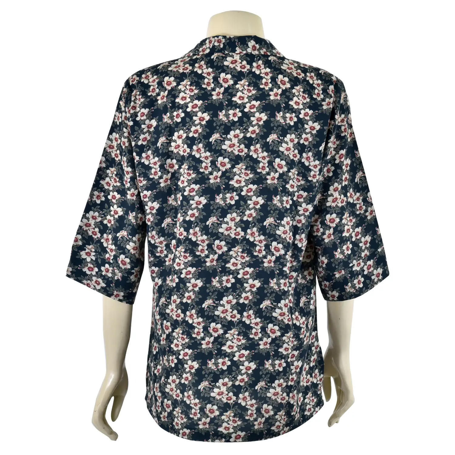 เซตเสื้อเชิ้ตสตรี แขน 4 ส่วน ผ้าพิมพ์ลายดอกไม้โทนเขียว และเสื้อเชิ้ตสตรี แขน 4 ส่วน ผ้าพิมพ์ลายดอกไม้สีสดใส - Image 3