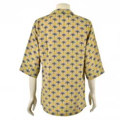 เซตเสื้อเชิ้ตสตรี แขน 4 ส่วน ผ้าพิมพ์ลายพัดสีเหลือง และเสื้อเชิ้ตสตรี แขน 4 ส่วน ผ้าพิมพ์ลายดอกไม้พื้นครีม - Image 3