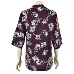 เซตเสื้อเชิ้ตสตรี แขน 4 ส่วน ผ้าพิมพ์ลายดอกไม้ พื้นสีน้ำตาลอมแดง และเสื้อเชิ้ตสตรี แขน 4 ส่วน ผ้าพิมพ์ลายดอกไม้พื้นขาวครีม - Image 6