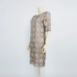 เดรสคอปาด  แขนสั้น  ผ้าลูกไม้ลายดอกไม้ - Image 3
