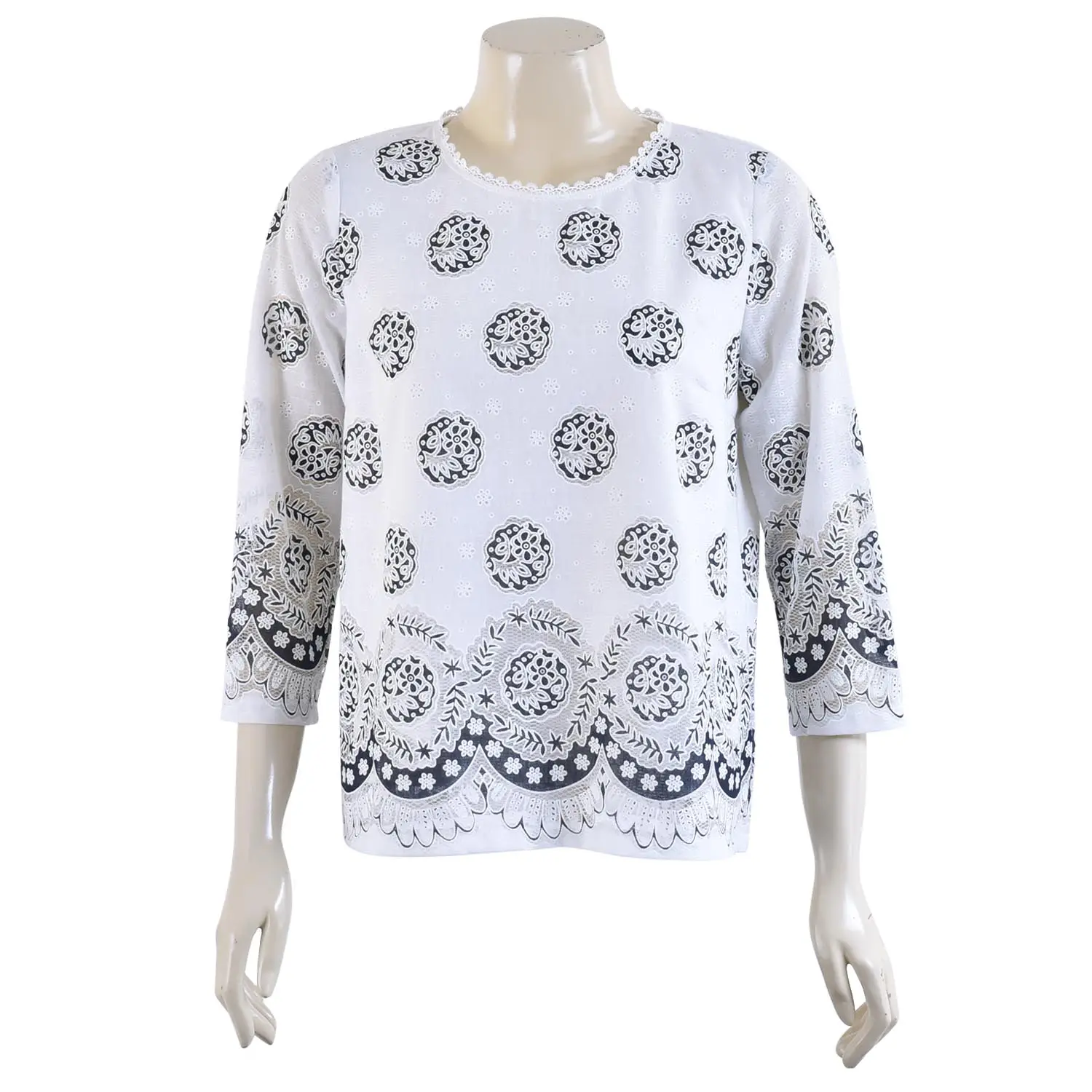 เสื้อสตรีคอปาด แขนยาว 4 ส่วน ผ้าลูกไม้ทอพื้นทึบ