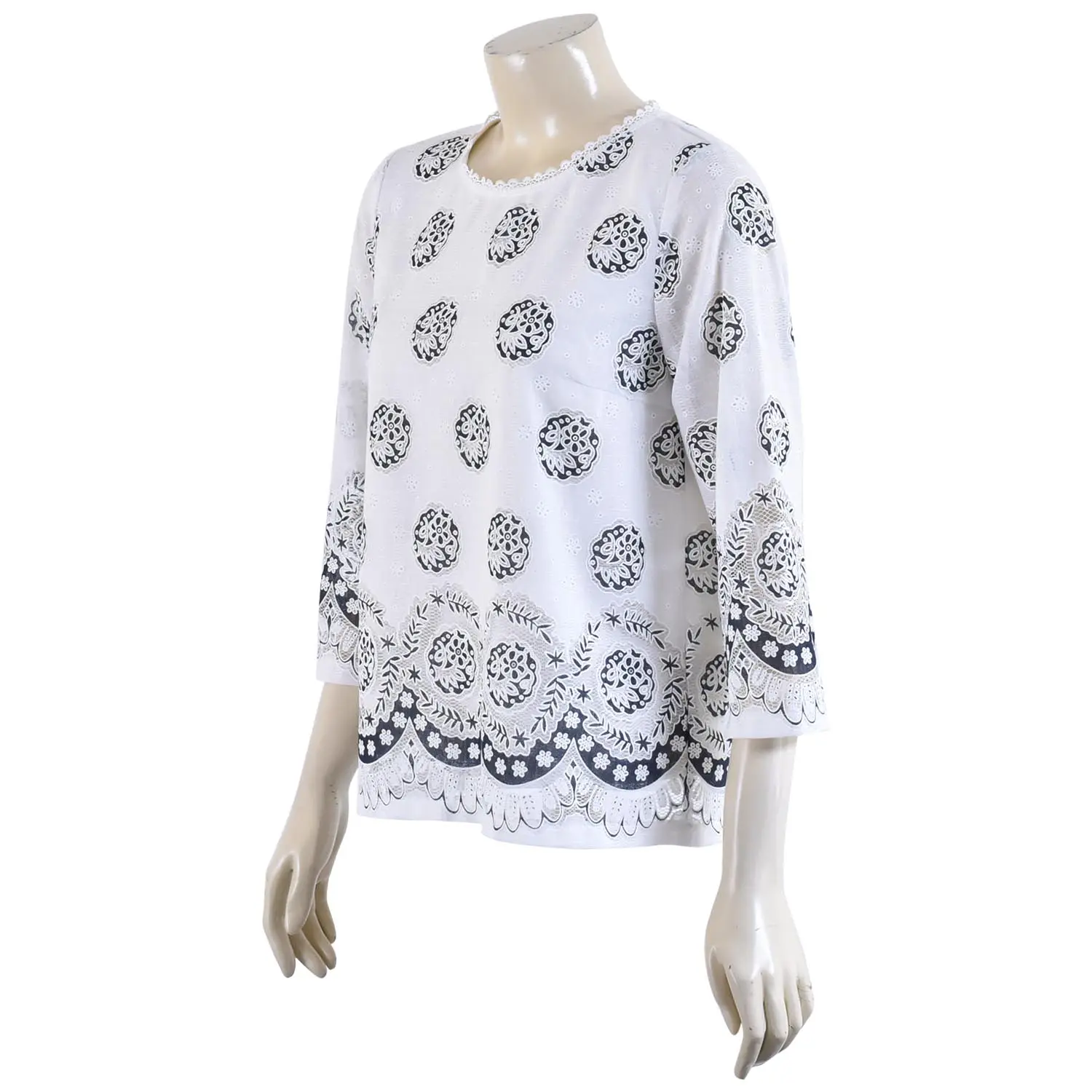 เสื้อสตรีคอปาด แขนยาว 4 ส่วน ผ้าลูกไม้ทอพื้นทึบ - Image 2