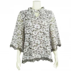 เสื้อสตรีคอตั้ง ผ่าหน้ารูป ตัววี แขนทรง A-Lineยาว 4 ส่วน ผ้าลูกไม้ ลายออเรียนทัลItokin Boutique