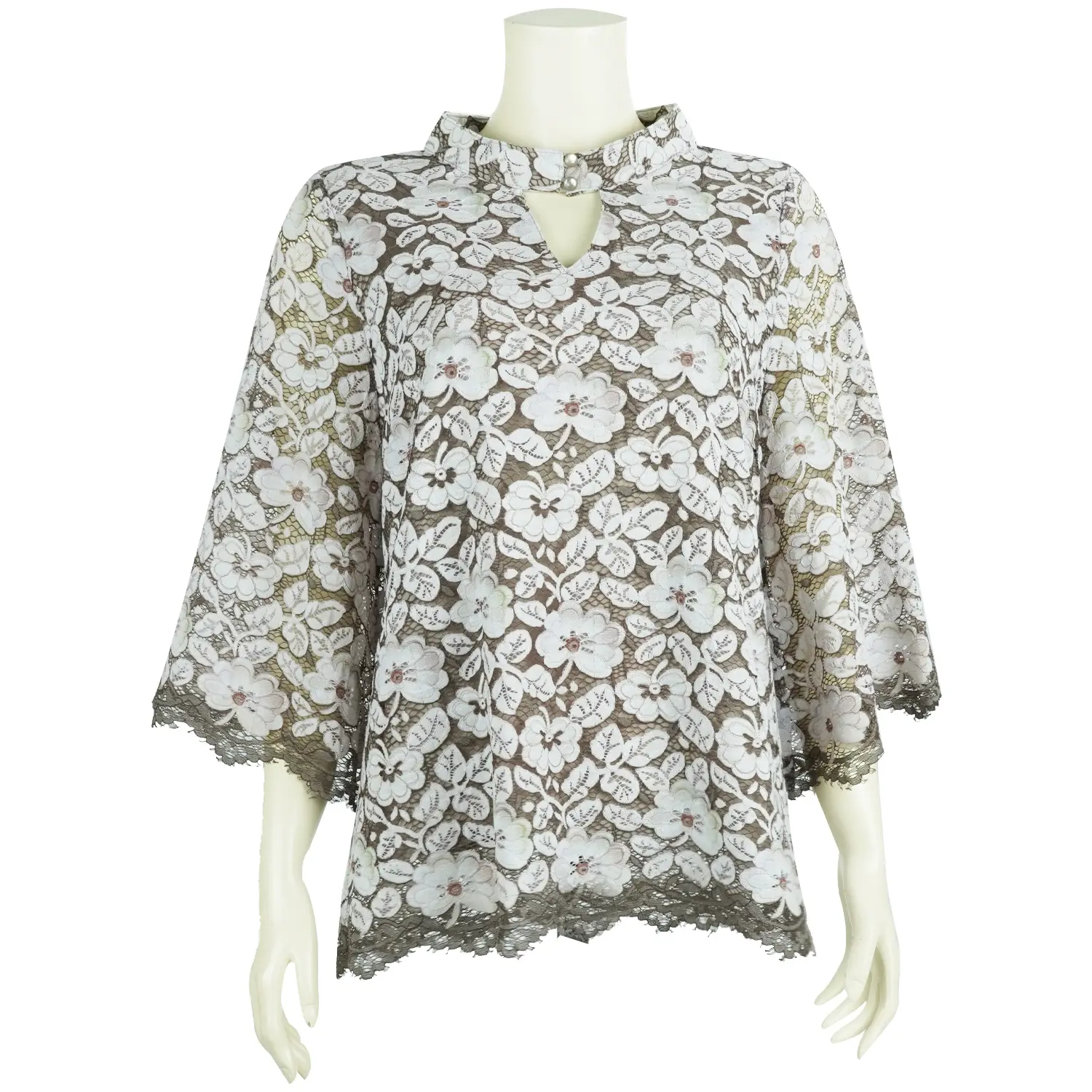 เสื้อสตรีคอตั้ง ผ่าหน้ารูป ตัววี แขนทรง A-Lineยาว 4 ส่วน ผ้าลูกไม้ ลายออเรียนทัลItokin Boutique