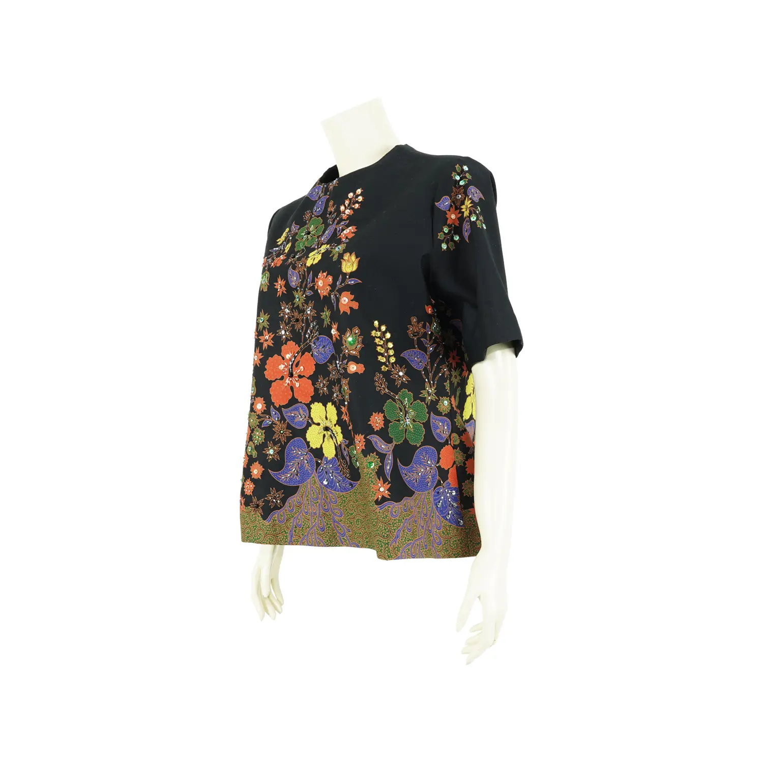 เสื้อสตรีคอปีน แขนสั้น ผ้าปาเต๊ะพิมพ์ลายดอกไม้ ตกแต่งลูกปัดและเลื่อมปักมือ - Image 3