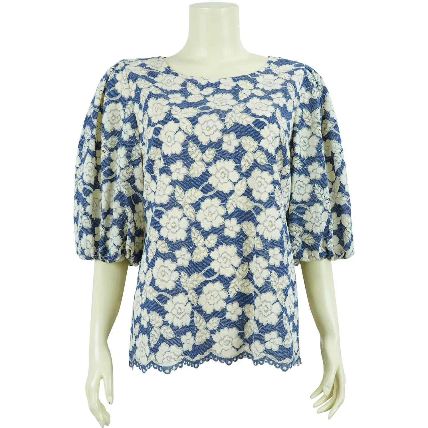 เสื้อสตรีคอปาด แขนบอลลูนยาว 3 ส่วน ผ้าลูกไม้ทอลายดอกไม้