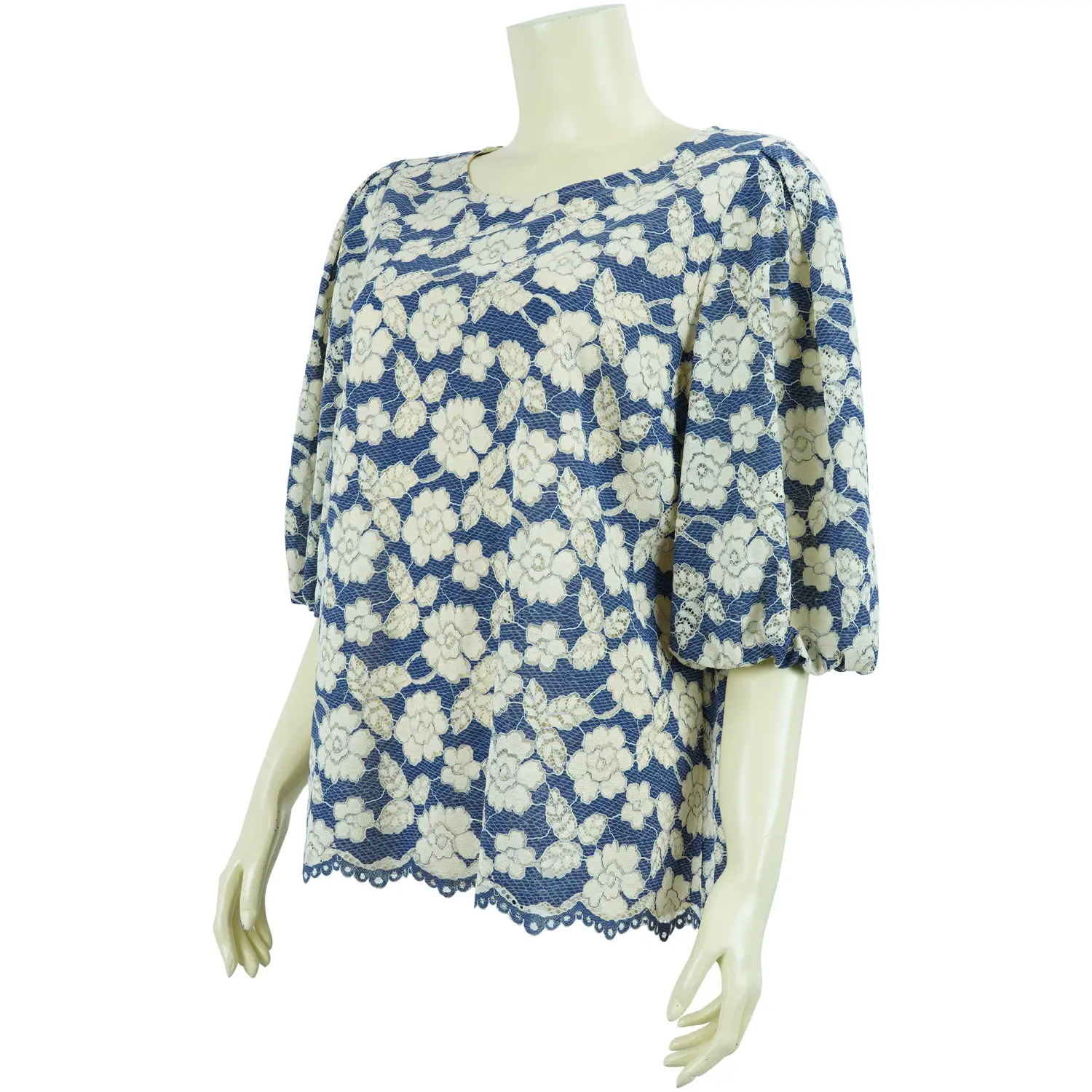 เสื้อสตรีคอปาด แขนบอลลูนยาว 3 ส่วน ผ้าลูกไม้ทอลายดอกไม้ - Image 3