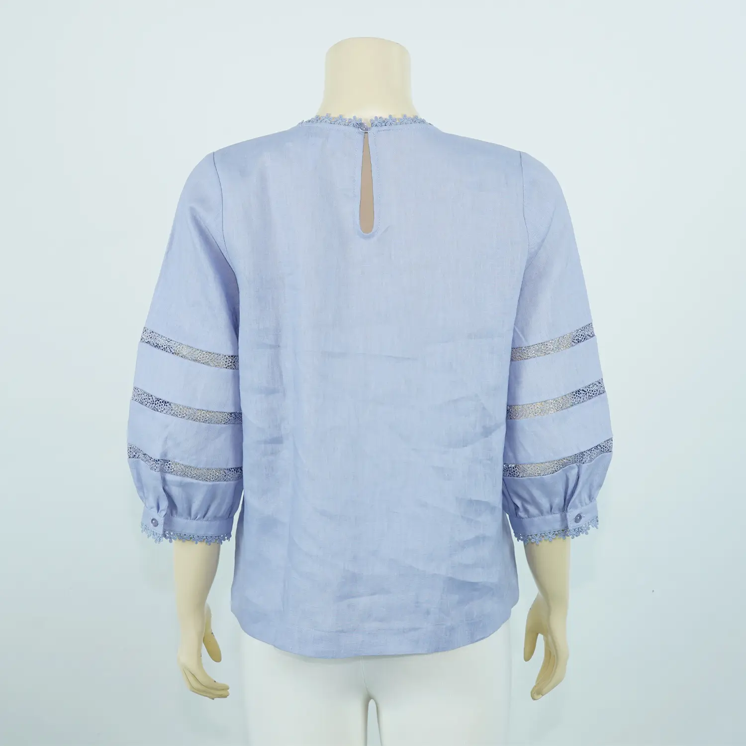 เสื้อสตรีคอกลม เสริมเทปลูกไม้รอบคอ แขนพอง ตัดต่อแทรก เทปลูกไม้ 3 ช่วง - Image 3