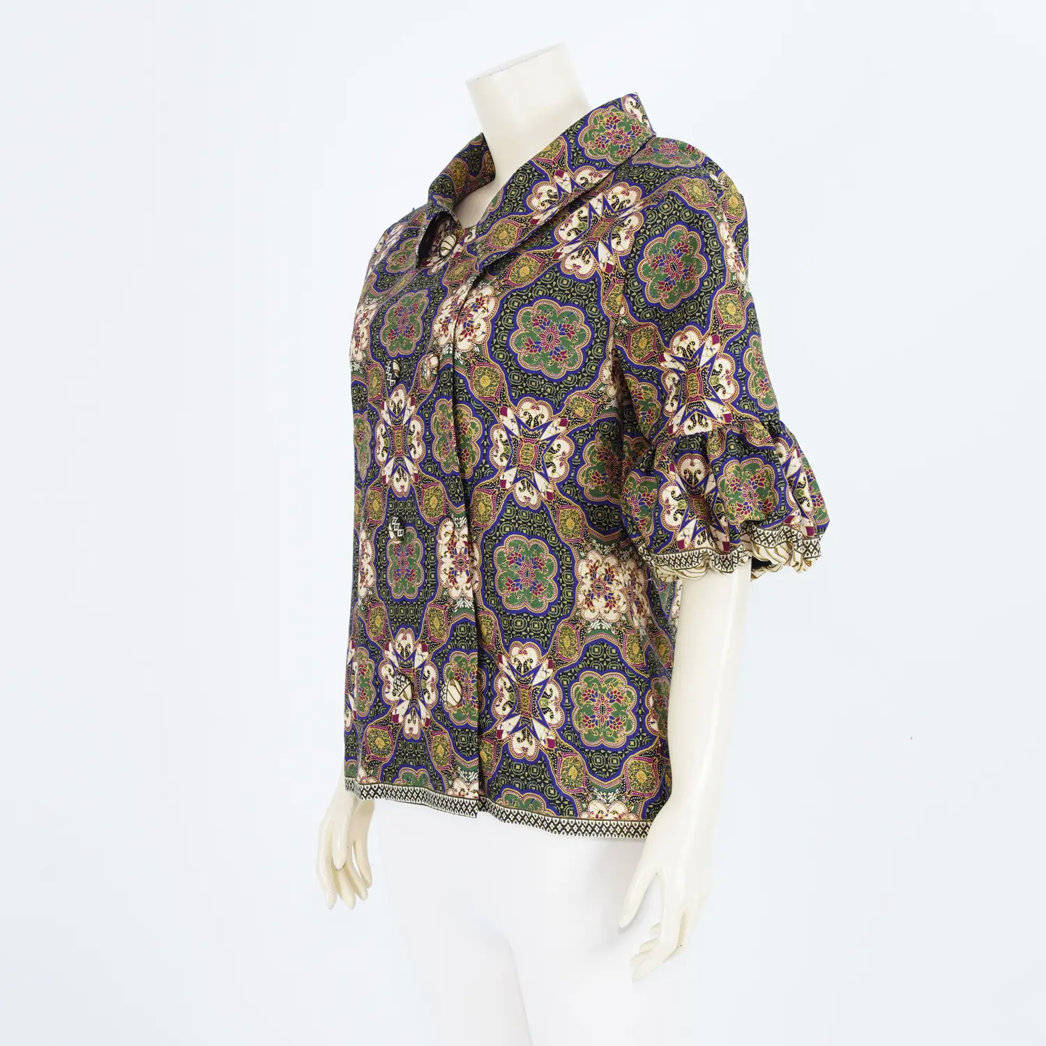 เสื้อสตรีคอปก แขนกระบอก ตัดต่อปลายแขนบอลลูน ผ้าปาเต๊ะลายมาเลเซีย - Image 2