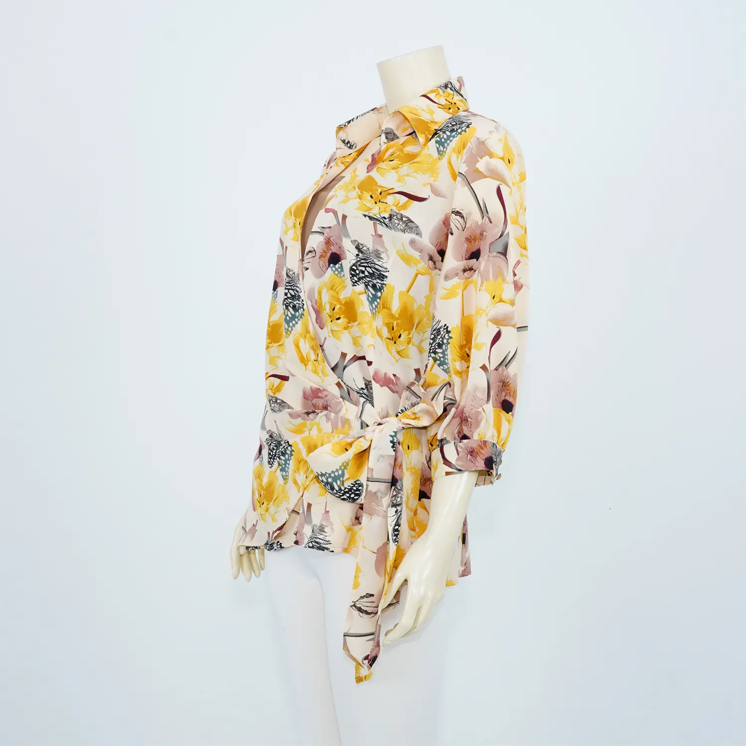 เสื้อเชิ้ตคอปก ผ่าหน้าแบบป้าย แขนบอลลูน เสริมริบบิ้นผูกเอว - Image 2