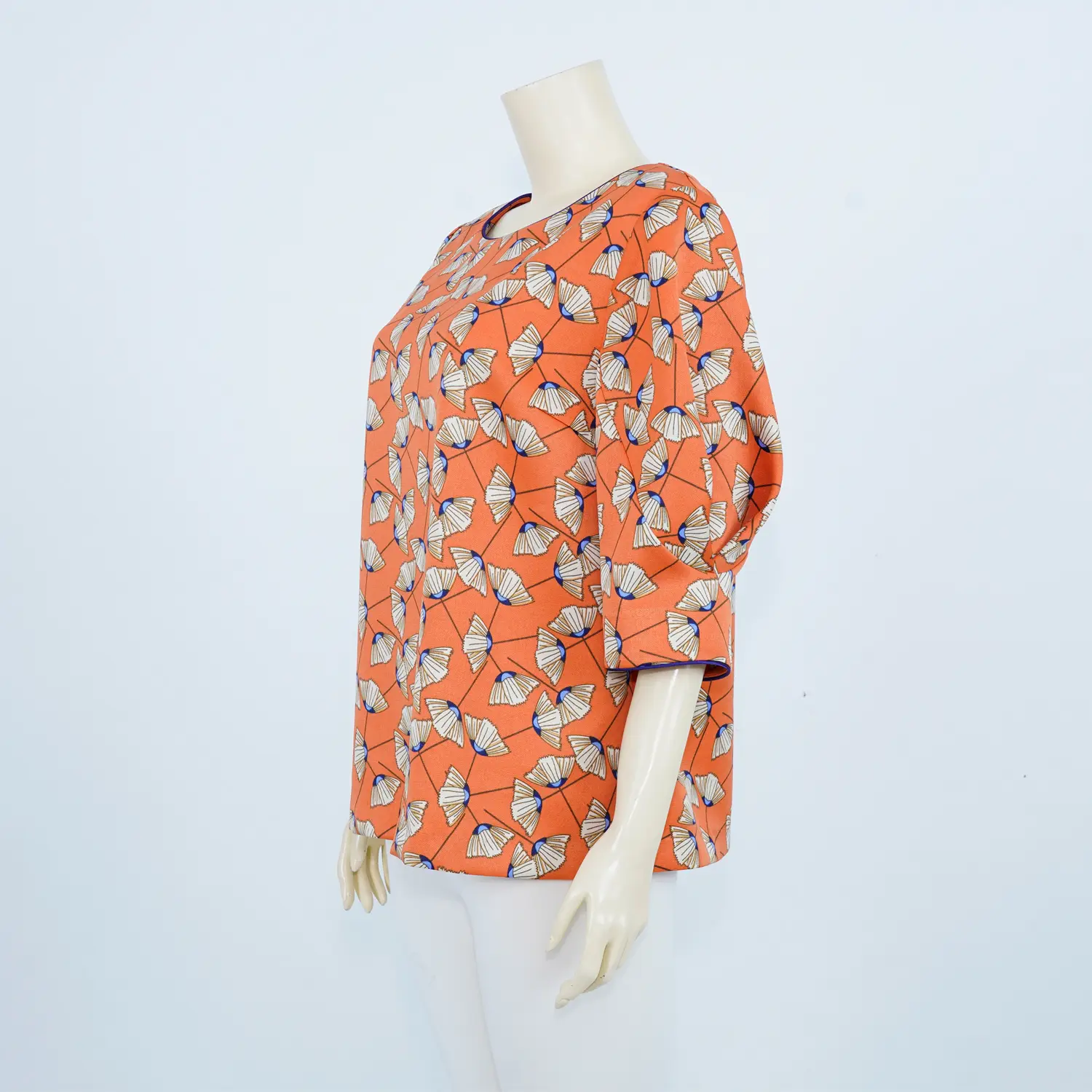 เสื้อคอปาด แขนพองยาว 4 ส่วน ผ้าสีพื้นลายดอกไม้ - Image 2