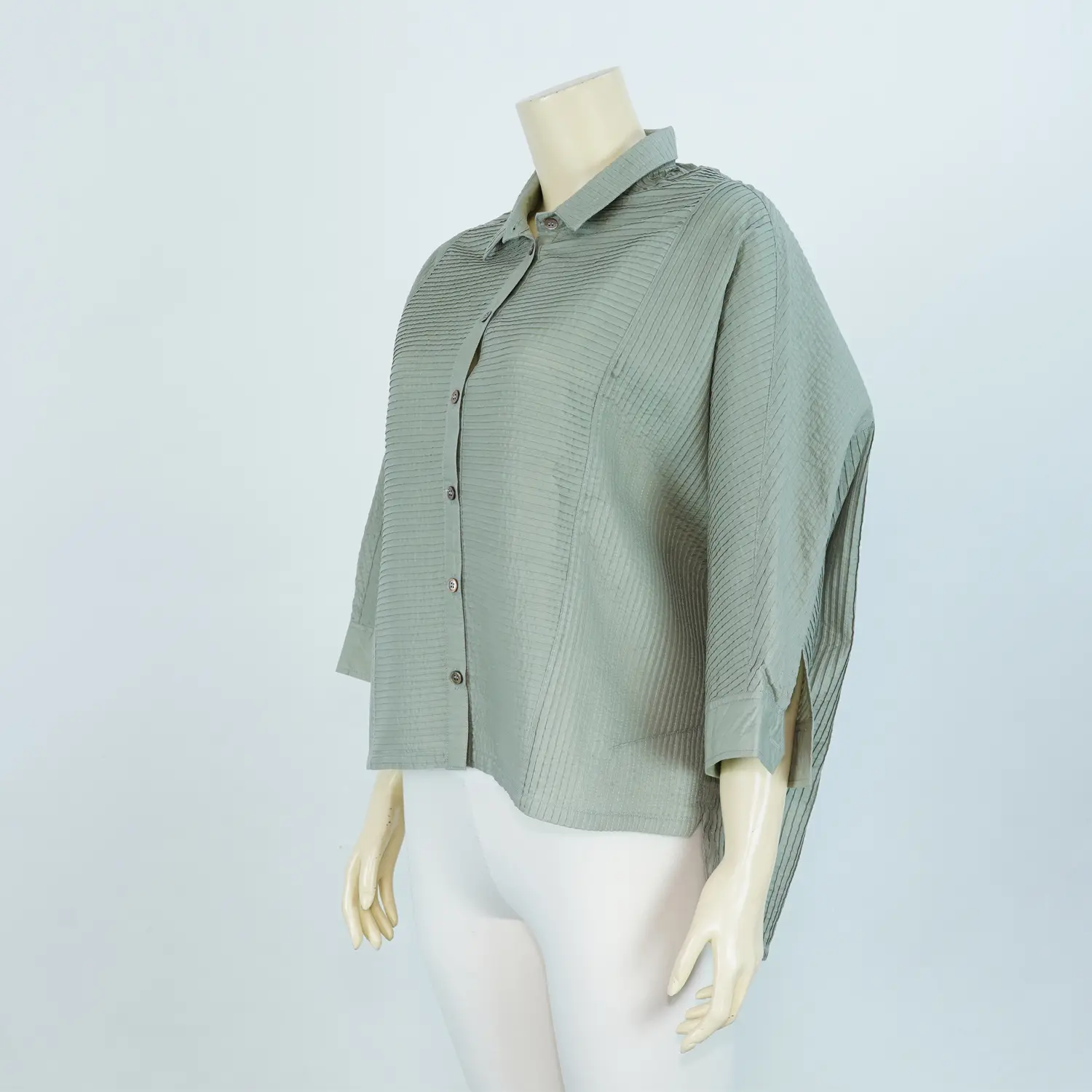 เสื้อปกเชิ้ตผ้าตีเกล็ด แขนปีกค้างคาว ดีไซน์หน้าสั้นหลังยาว - Image 3