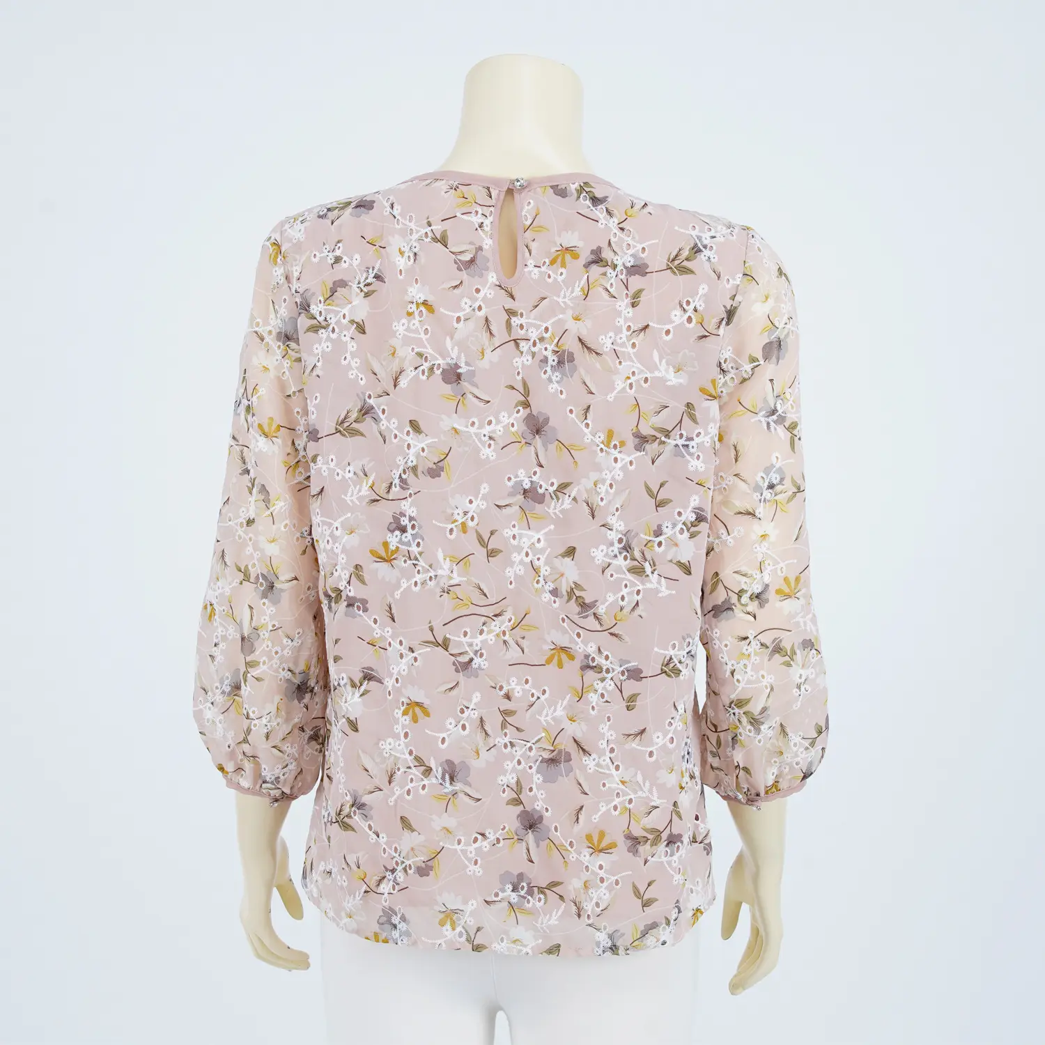 เสื้อคอกลม ผ้าชีฟองลายดอกไม้ แต่งลายปักฉลุ - Image 3