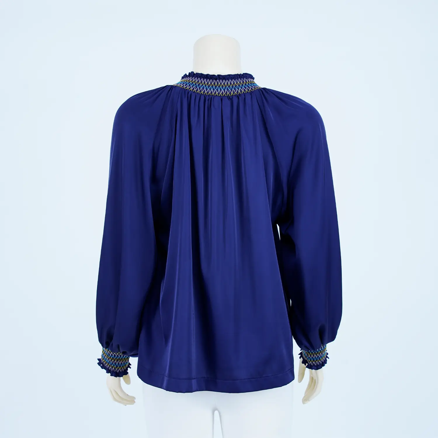 เสื้อคอตั้งผ่าคอวี แต่งเชือกริบบิ้นปลายพู่ แขนแร็กแลน รูดสม็อกกิ้ง - Image 3