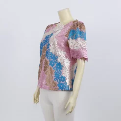 เสื้อคอวี แขนสั้นทรงกระบอก ผ้าลูกไม้ทไวไลท์ ปักลายดอกไม้ - Image 3