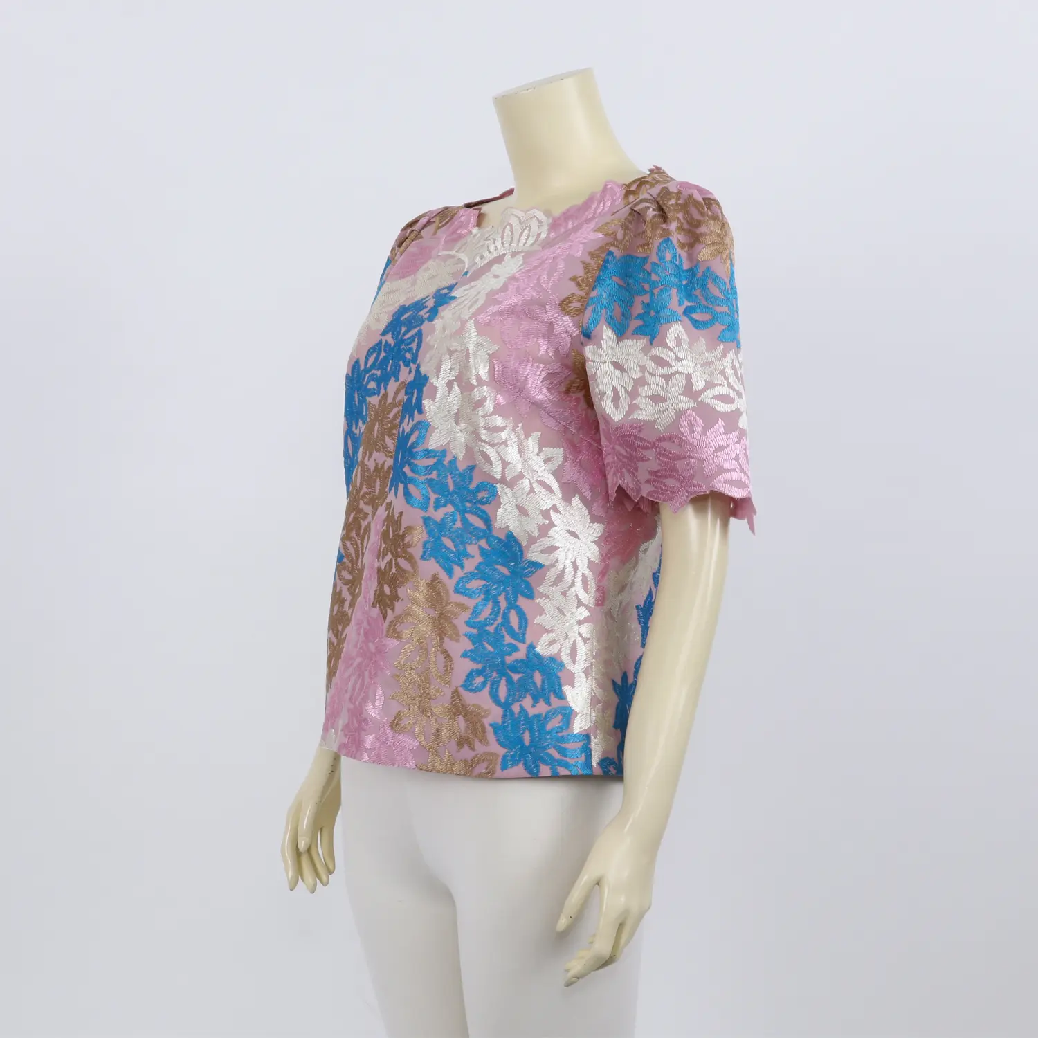 เสื้อคอวี แขนสั้นทรงกระบอก ผ้าลูกไม้ทไวไลท์ ปักลายดอกไม้ - Image 3