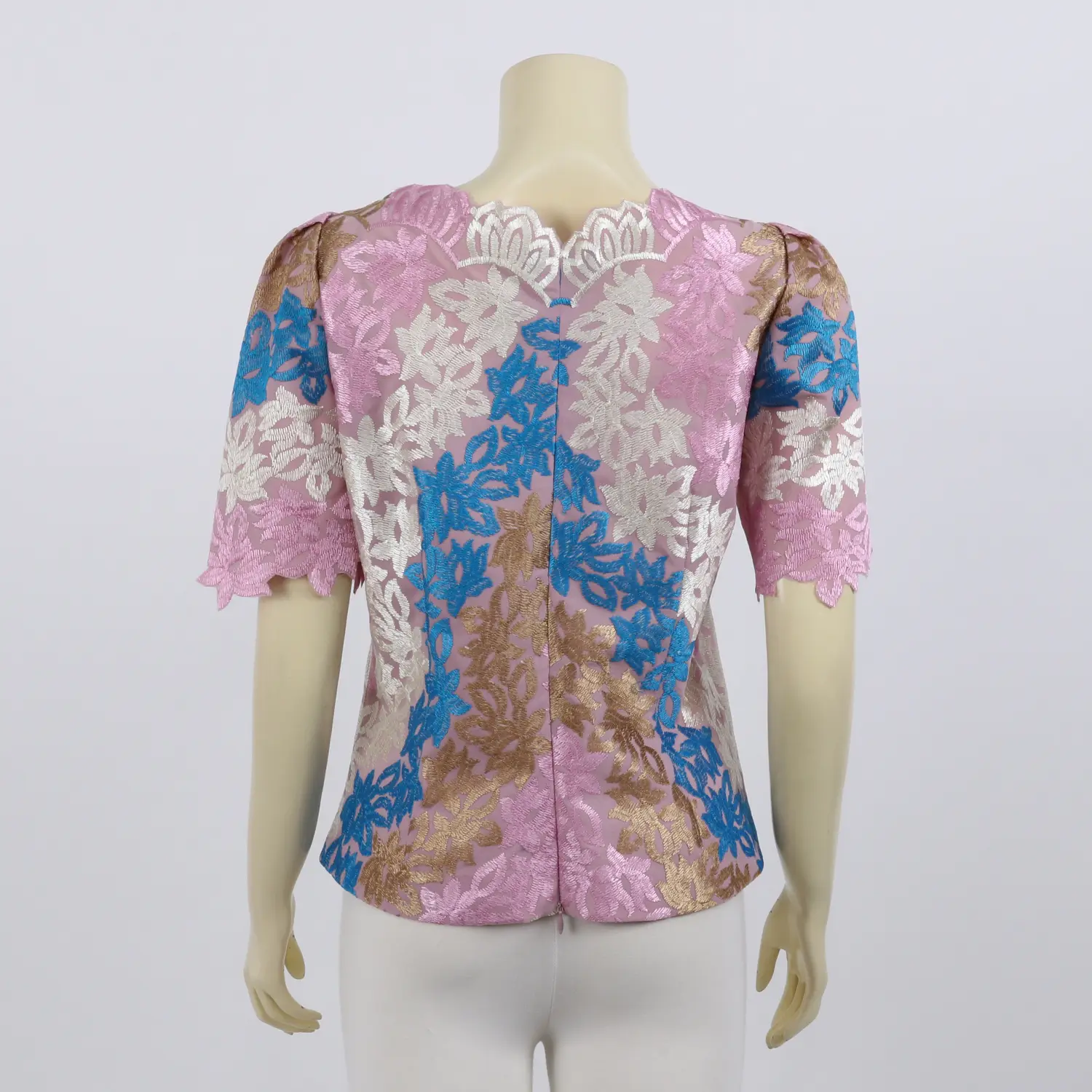 เสื้อคอวี แขนสั้นทรงกระบอก ผ้าลูกไม้ทไวไลท์ ปักลายดอกไม้ - Image 2