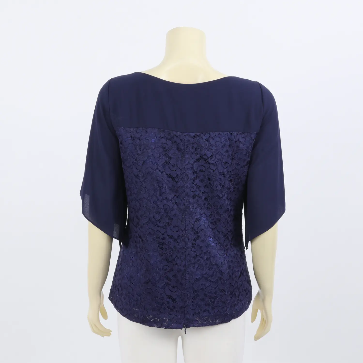 เสื้อคอปาด แขนบาน ผ้าชีฟองผสมผ้าลูกไม้ แต่งคริสตัล - Image 2