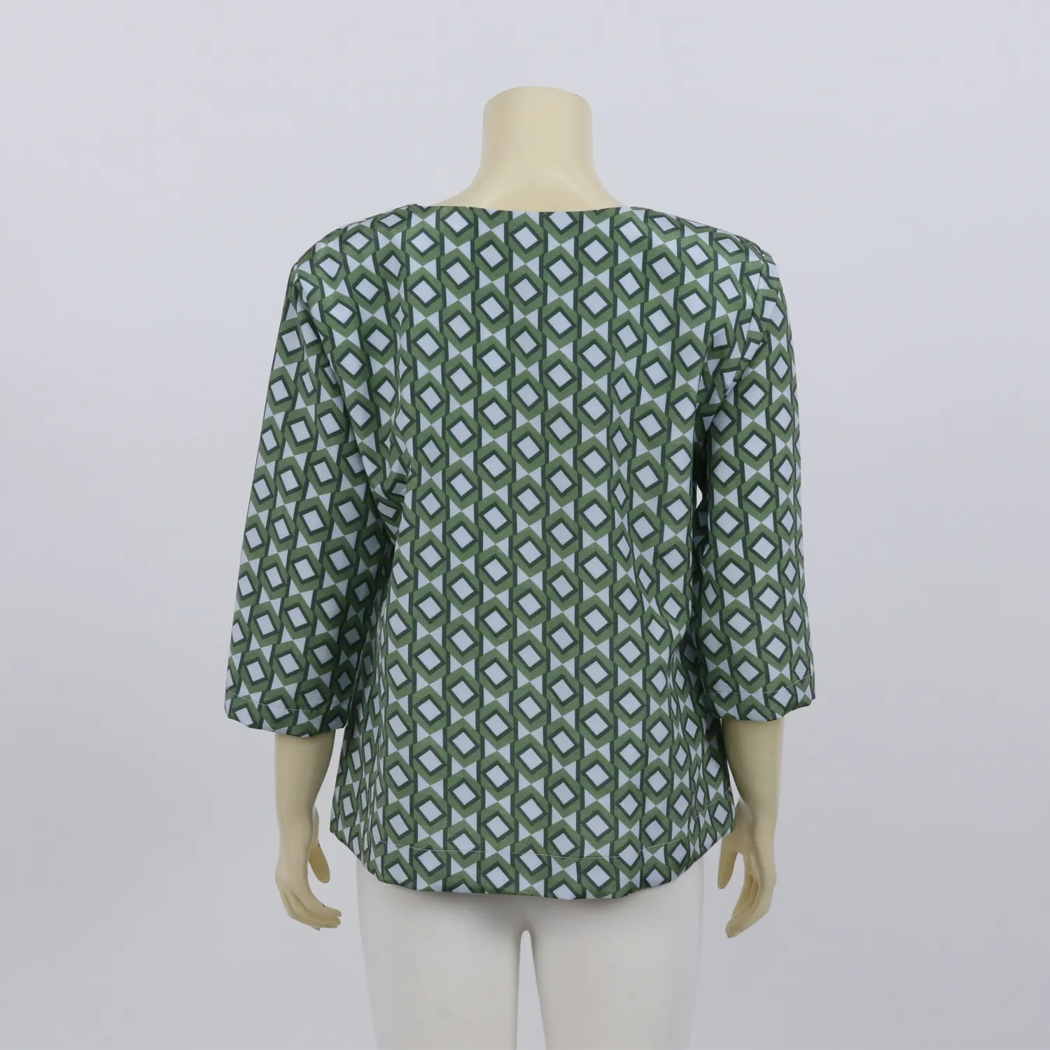 เสื้อคอปาด แขนยาว 4 ส่วน ผ้าซาตินลาย สไตล์กราฟิก - Image 3