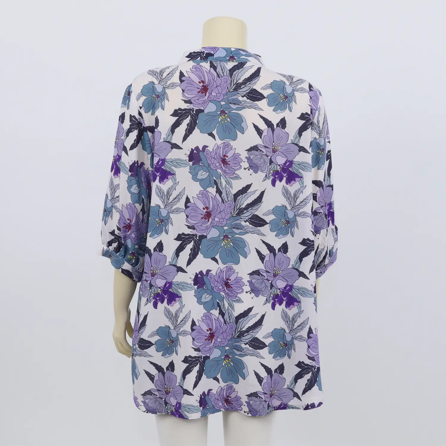 เสื้อคอจีน ดีไซน์ผ่าหน้า แขนยาว 4 ส่วน ผ้าลายดอกไม้ - Image 3