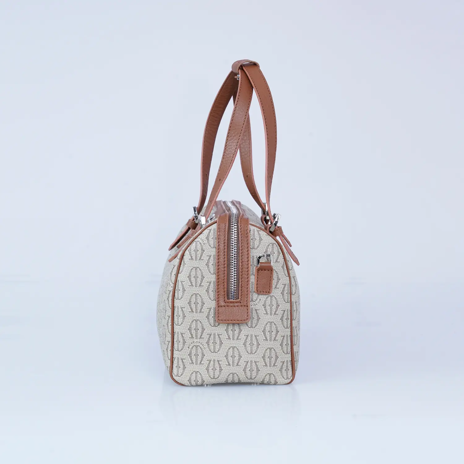 กระเป๋าถือทรง Barrel Bag ลายโมโนแกรม พร้อมสายสะพาย - Image 6