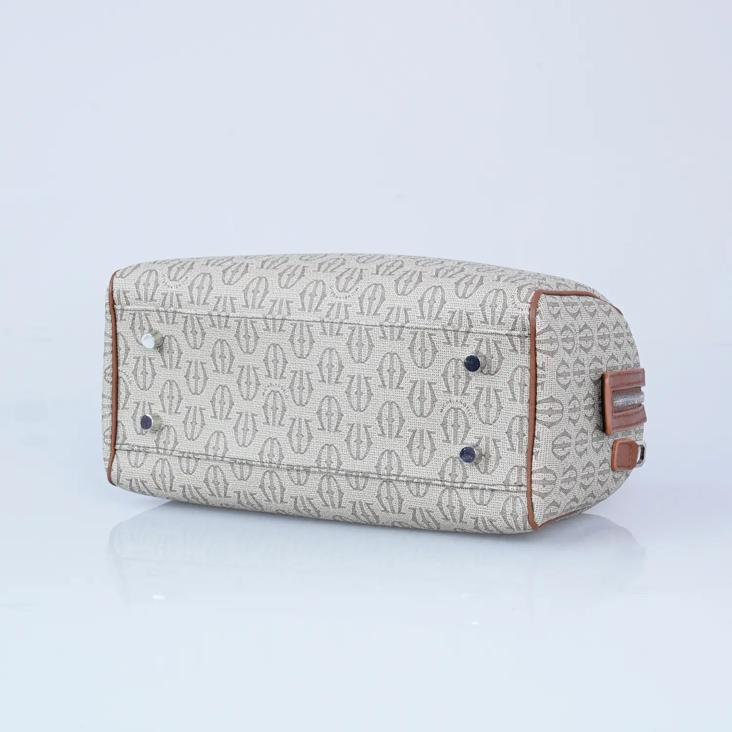 กระเป๋าถือทรง Barrel Bag ลายโมโนแกรม พร้อมสายสะพาย - Image 4