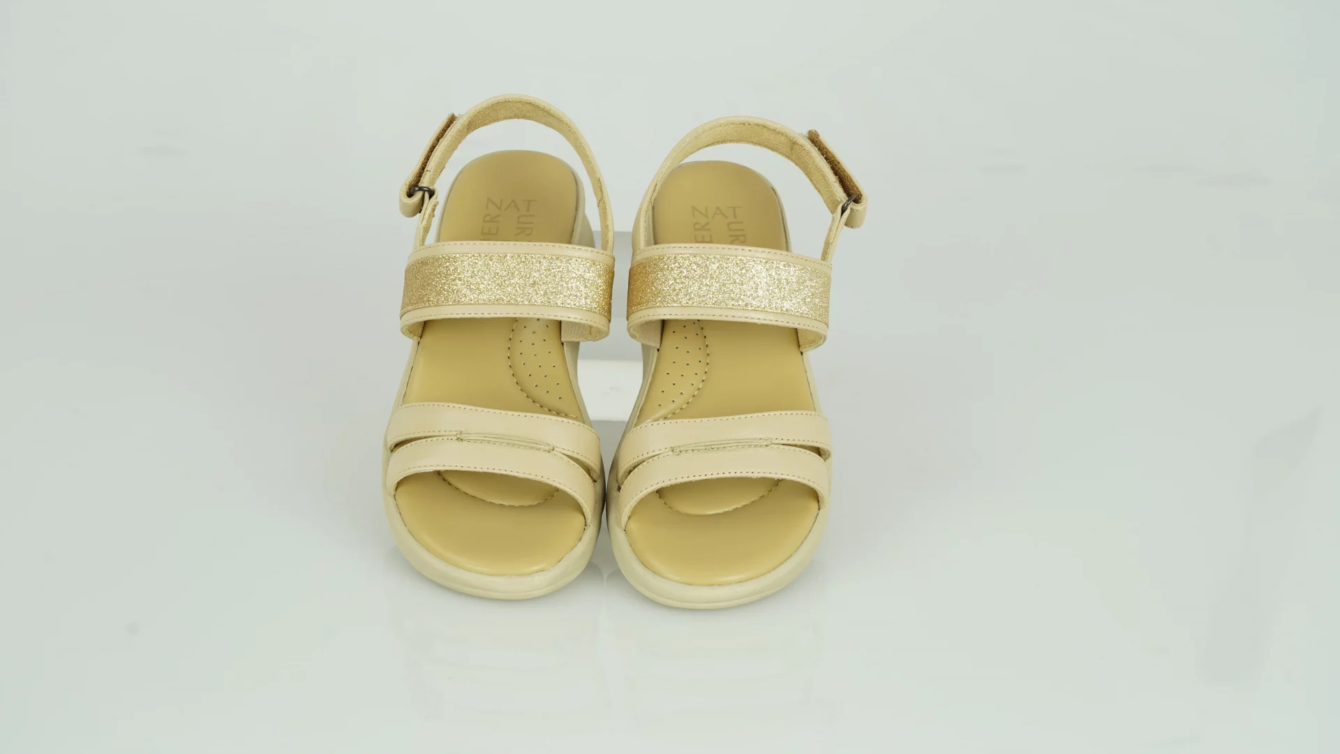 รองเท้าเสริมส้นทรงสปอร์ต สายคาดหนังแกะ แต่งกลิตเตอร์ รุ่น Light-Step - Image 11