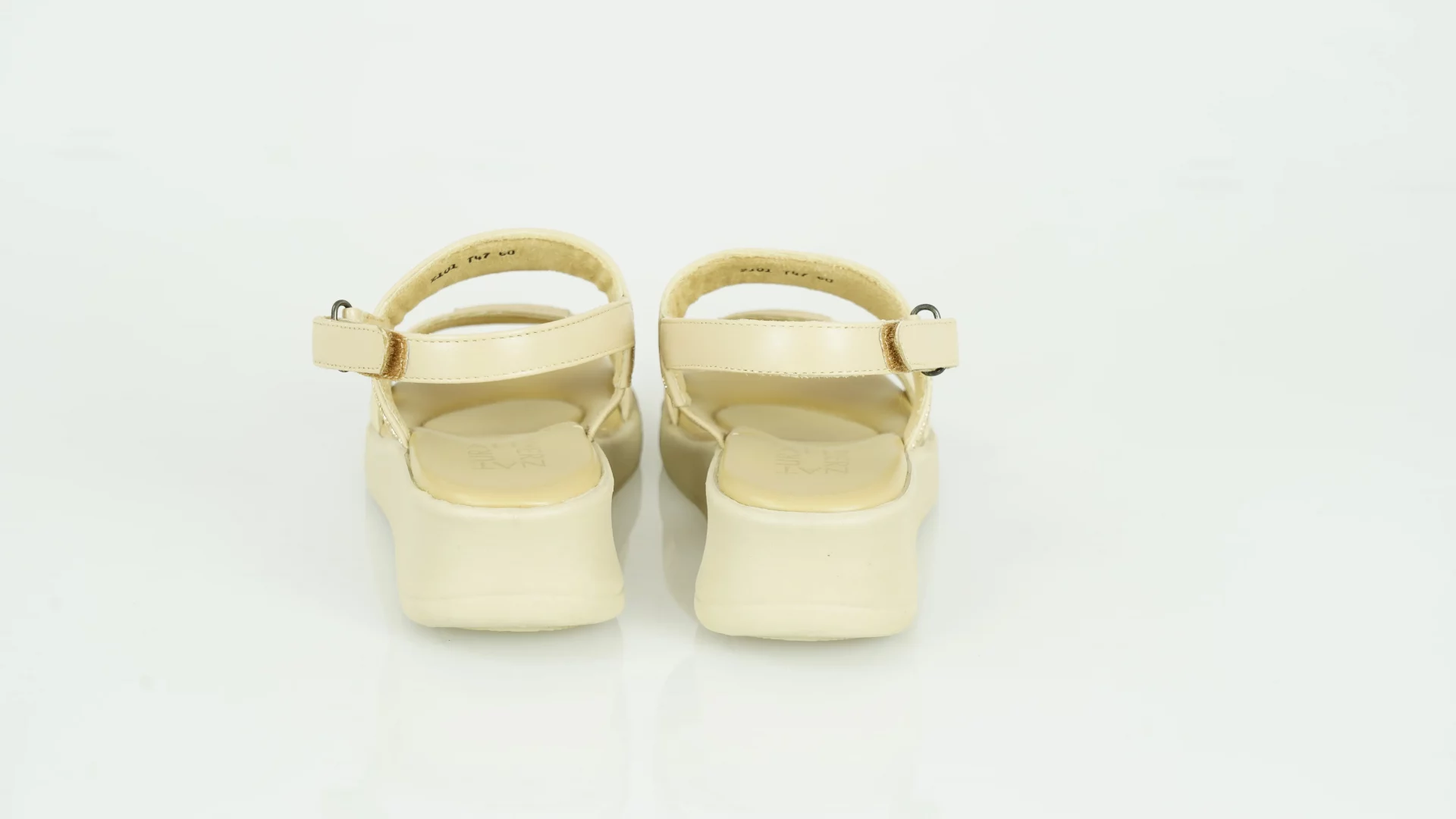 รองเท้าเสริมส้นทรงสปอร์ต สายคาดหนังแกะ แต่งกลิตเตอร์ รุ่น Light-Step - Image 8