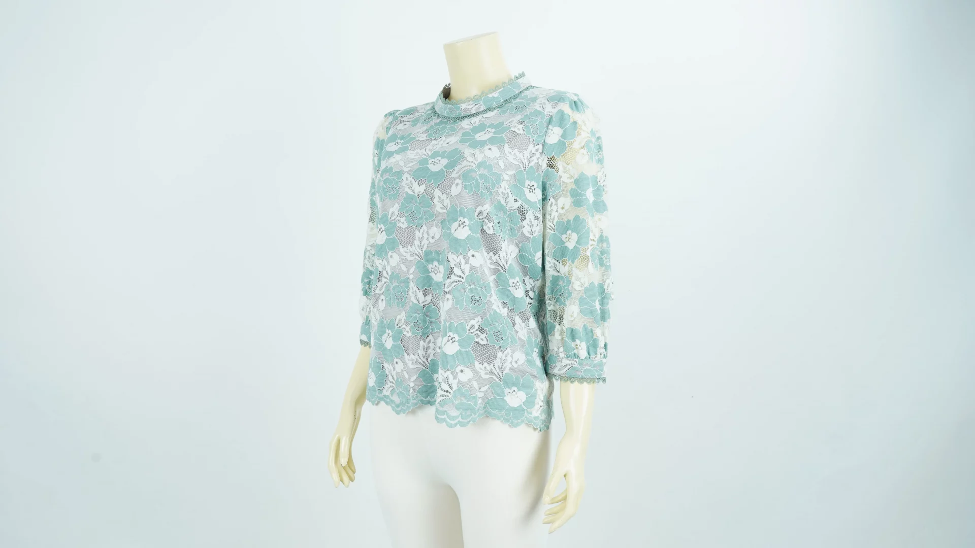 เสื้อคอตั้ง แขนพอง ผ้าลูกไม้ลายดอกไม้ สีทูโทน - Image 3