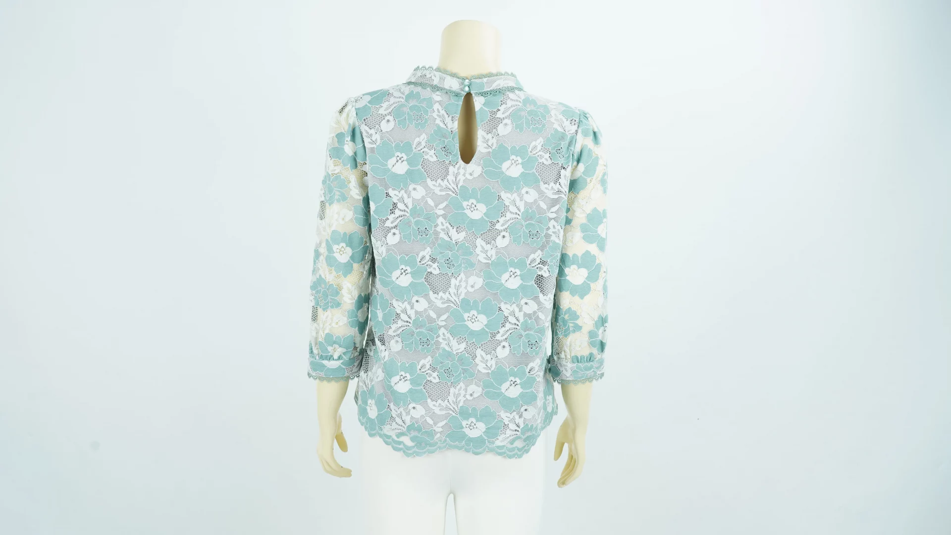 เสื้อคอตั้ง แขนพอง ผ้าลูกไม้ลายดอกไม้ สีทูโทน - Image 4