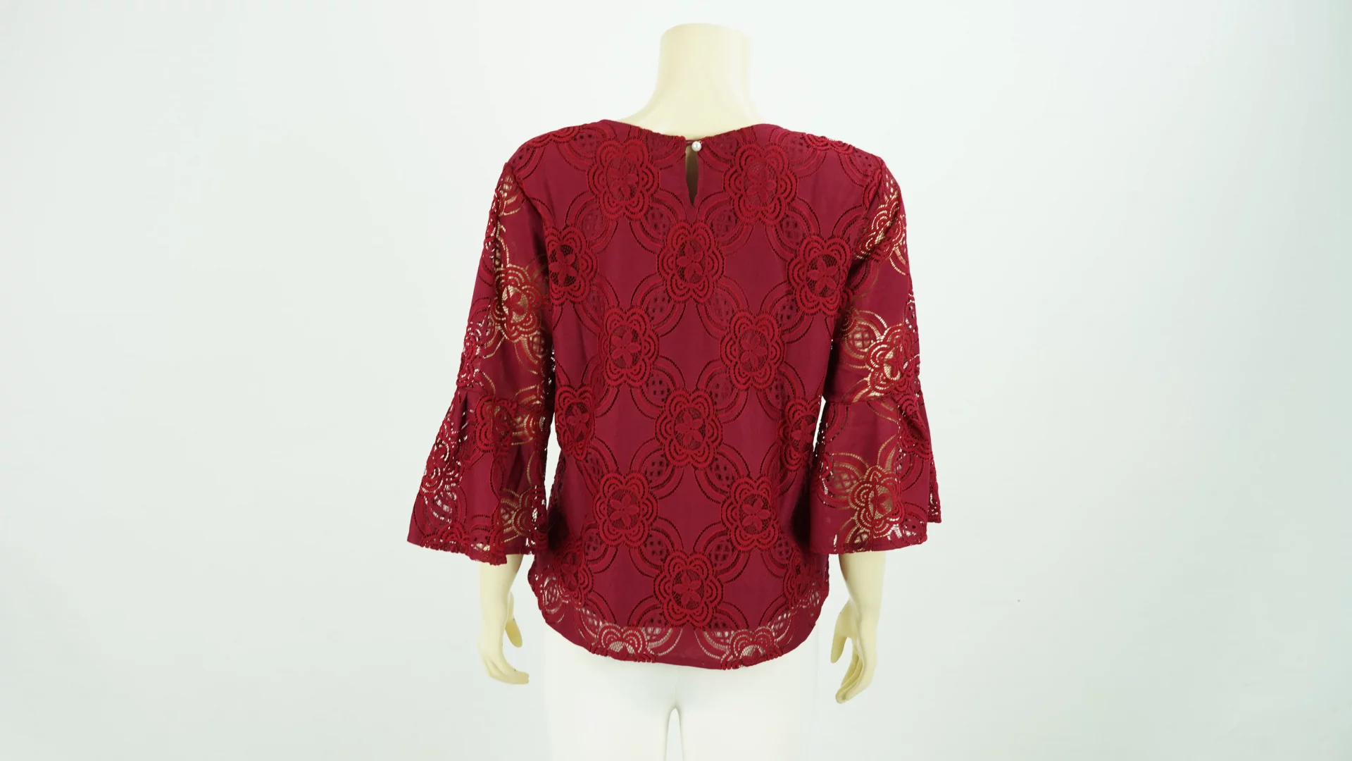 เสื้อคอปาด ผ้าลูกไม้ลายตาราง และดอกไม้ ปลายแขนทรงกระดิ่ง - Image 5