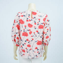 เสื้อคอกลม แขนพอง ปลายแขนมุมสามเหลี่ยม ผ้าลายดอกไม้ - Image 3