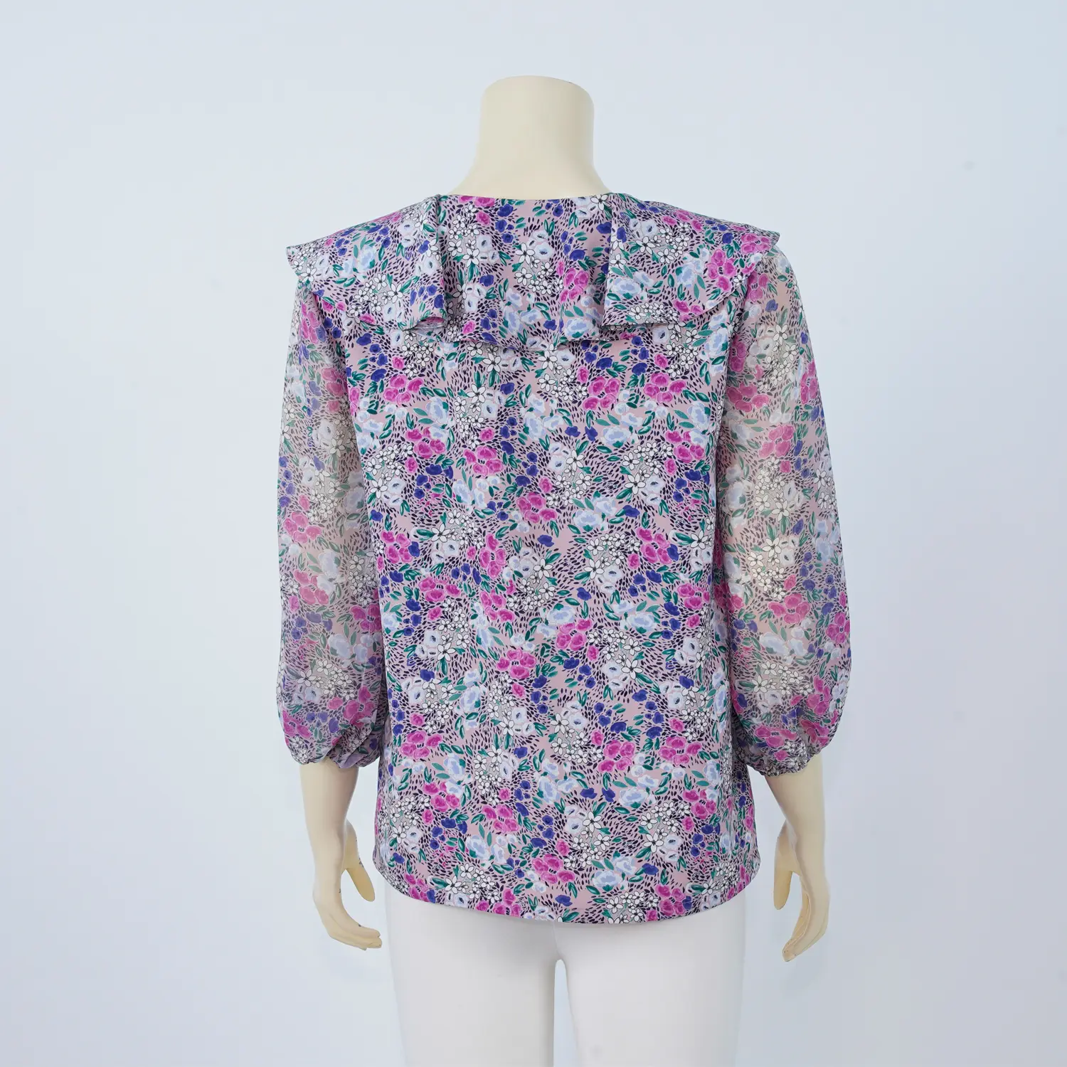 เสื้อคอวี แขนพองยาว 4 ส่วน ผ้าพีชสกินลายดอกไม้ - Image 3