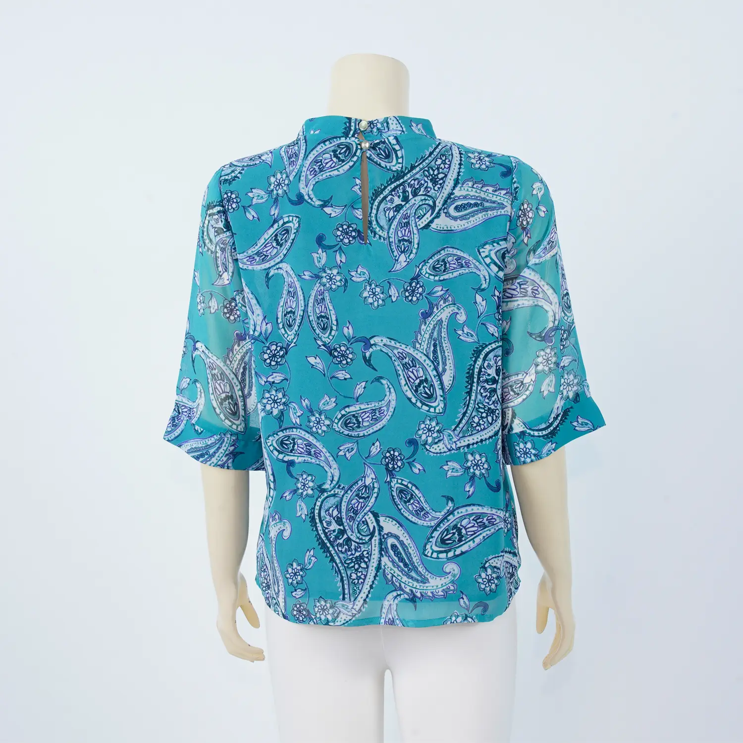 เสื้อคอตั้ง เสริมชิ้นผ้า จับจีบสไตล์โบว์ แขนกระบอก ผ้าชีฟองลายเพสลีย์ - Image 3