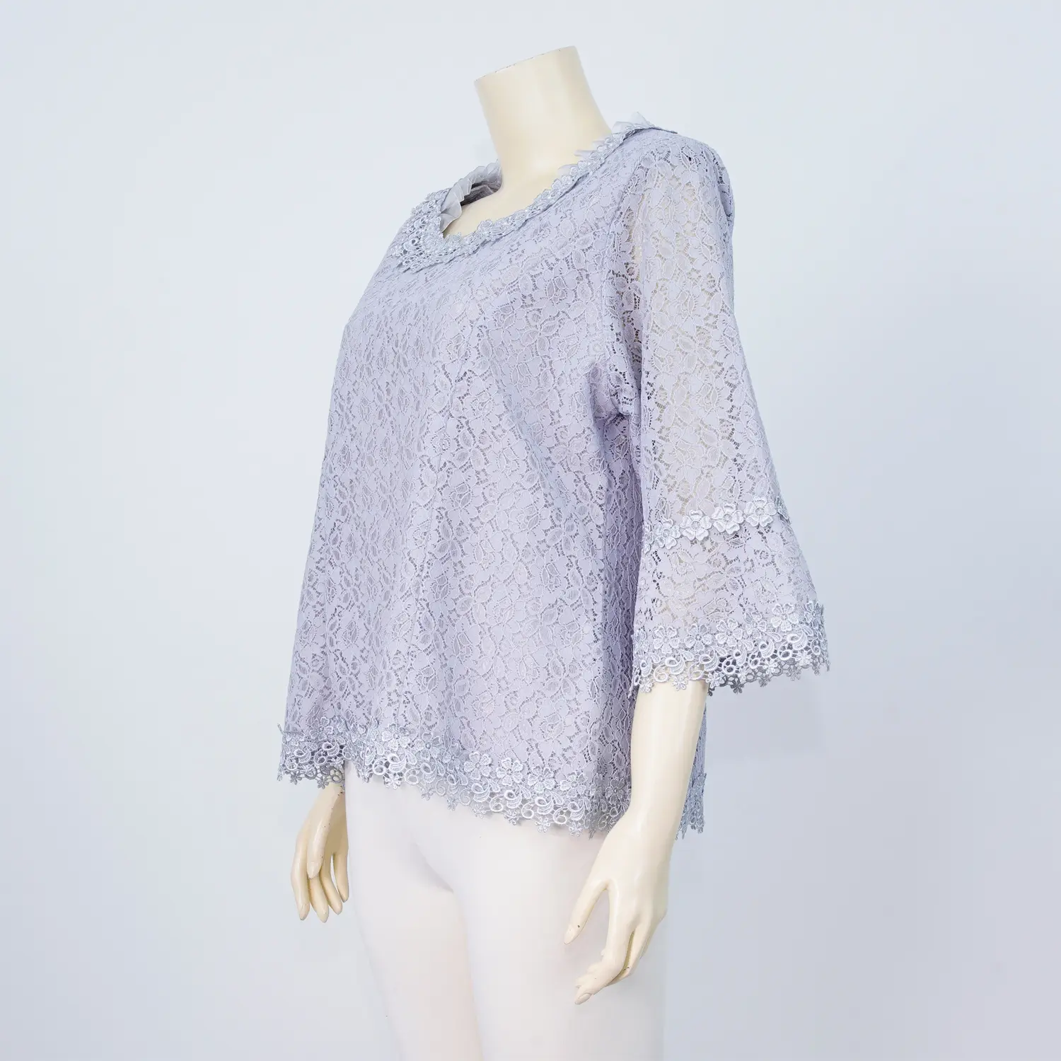 เสื้อคอกลม ปลายแขนบาน ผ้าลูกไม้ลายดอกไม้ - Image 5