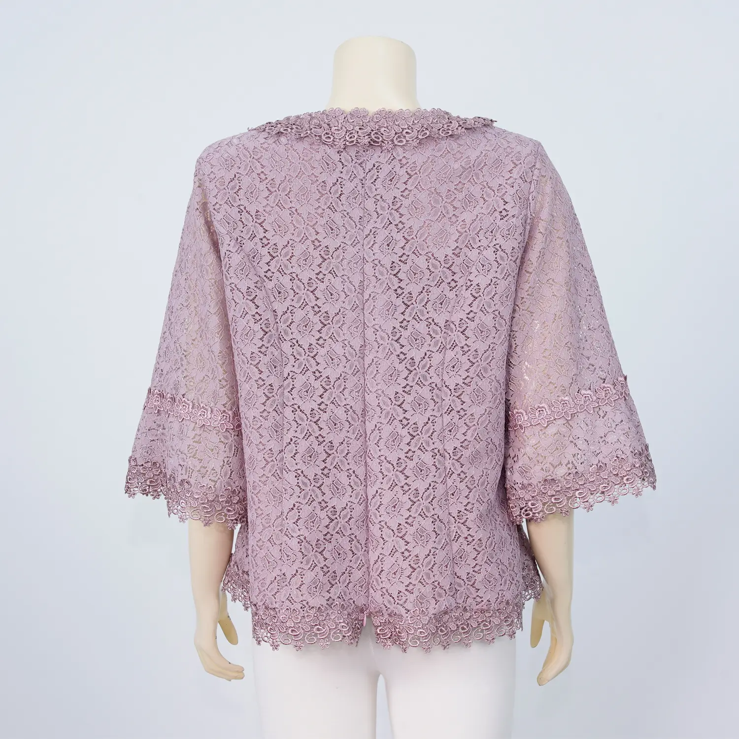 เสื้อคอกลม ปลายแขนบาน ผ้าลูกไม้ลายดอกไม้ แต่งแนวเทปลูกไม้ - Image 2
