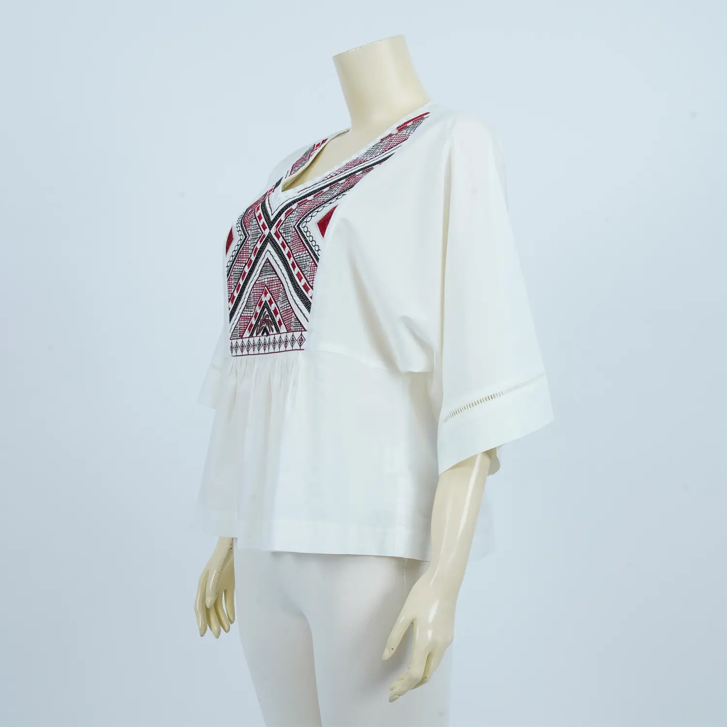 เสื้อคอวี ผ้าคอตตอน แต่งลายปัก - Image 2