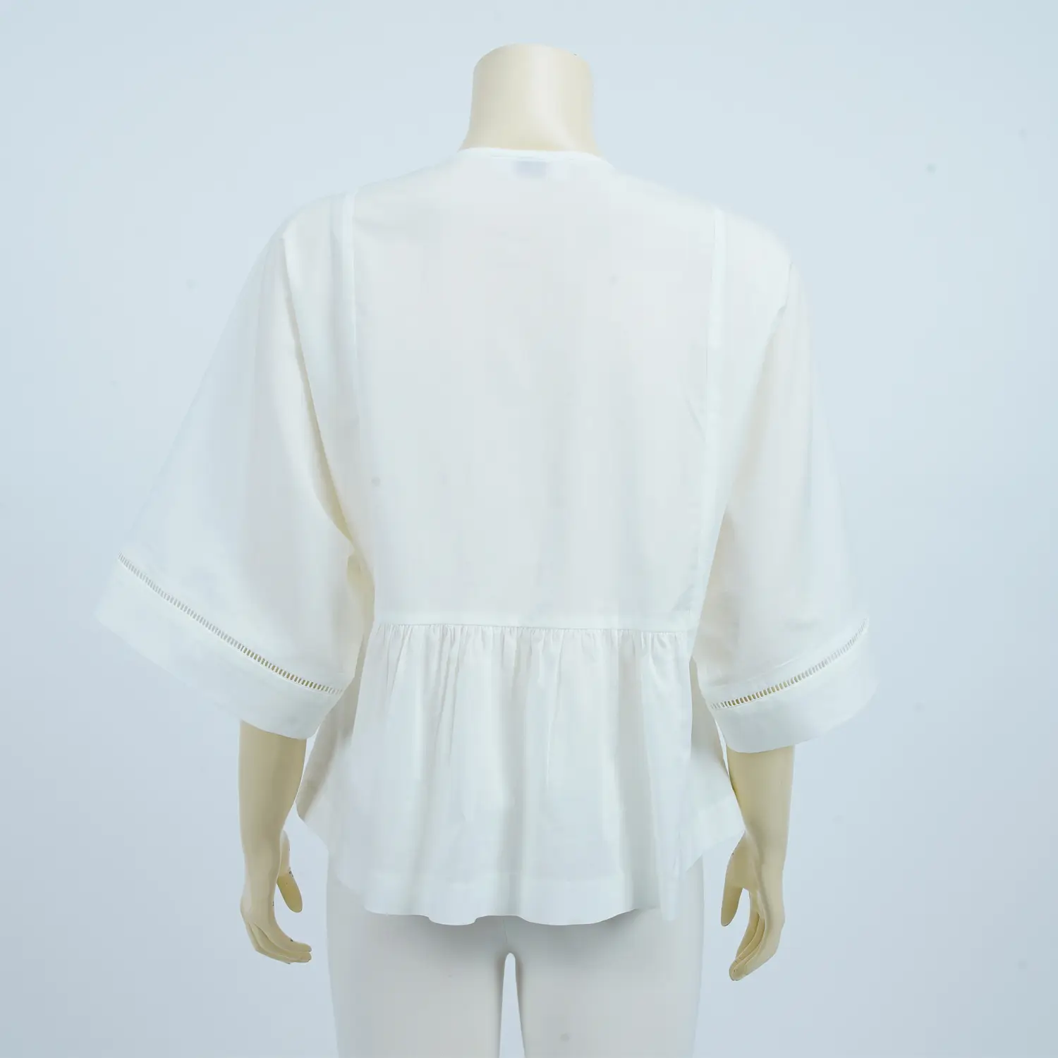 เสื้อคอวี ผ้าคอตตอน แต่งลายปัก - Image 3