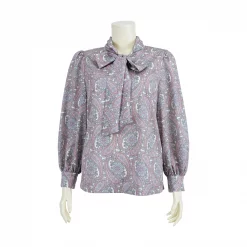 เสื้อคอวี ขอบคอตั้งทิ้งชายผูกโบว์  แขนพองยาว 5 ส่วน  ผ้าพิมพ์ลายเพสลีย์
