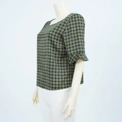 เสื้อคอปาด แขนสั้นทรงกระบอก ปลายแขนระบาย ผ้าลายตาราง - Image 2