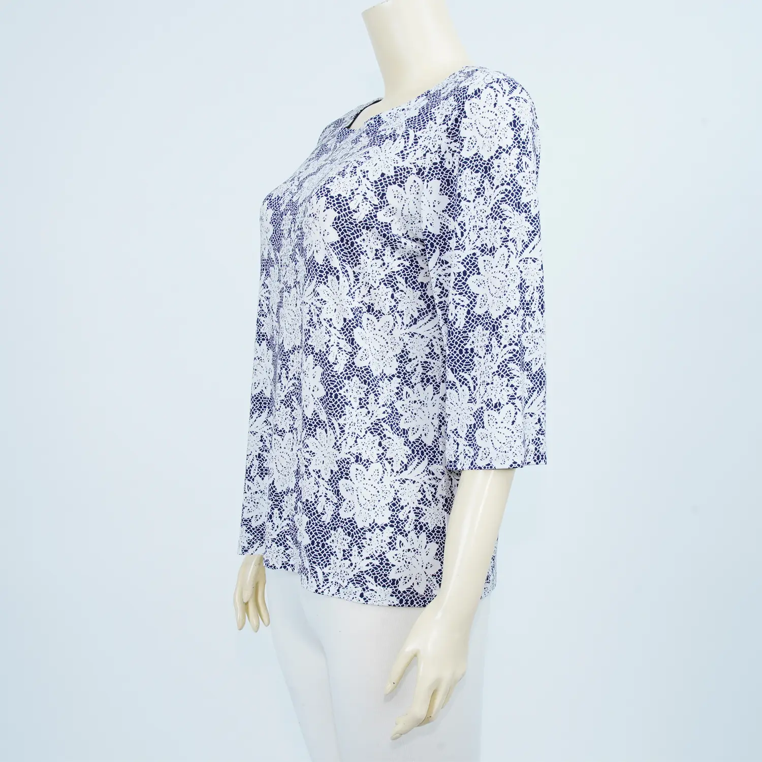 เสื้อคอปาด แขนกระบอก ผ้าลายสไตล์ ลูกไม้ลายดอกไม้ - Image 2