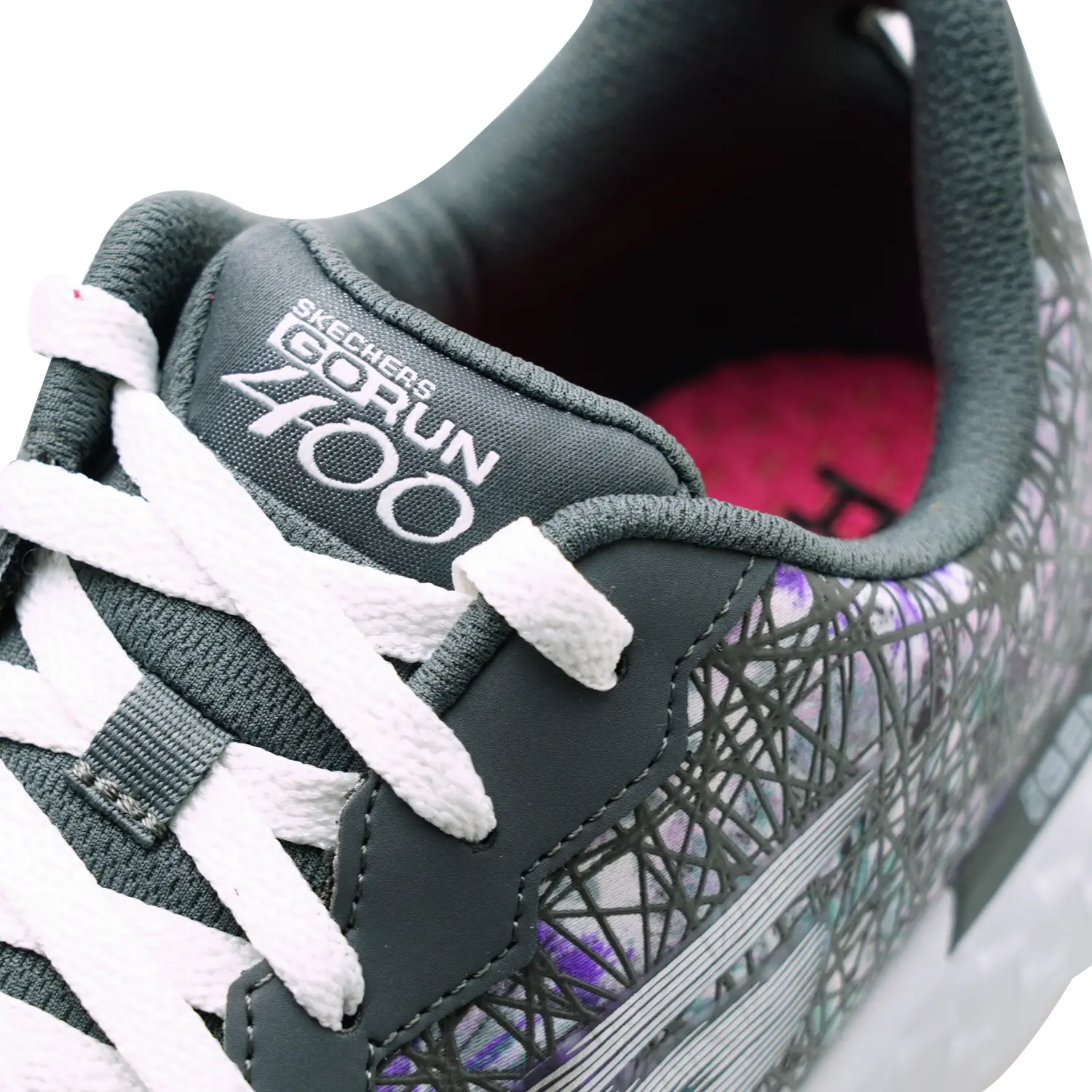 รองเท้าผ้าใบสตรี รุ่น GORun 400 พิมพ์ลายเส้นพาดไขว้ แบบ 3 มิติ - Image 3