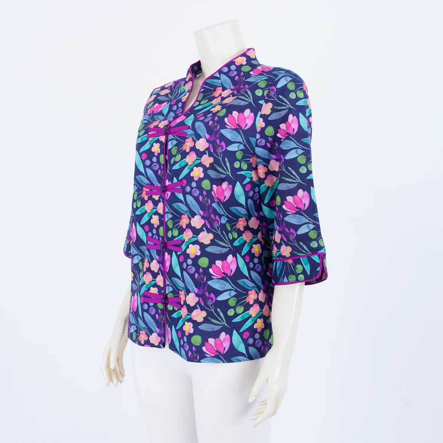 เสื้อคอตั้ง ทรงคอวี แขนกระบอก ผ้าลายดอกไม้ สไตล์สีน้ำ - Image 2