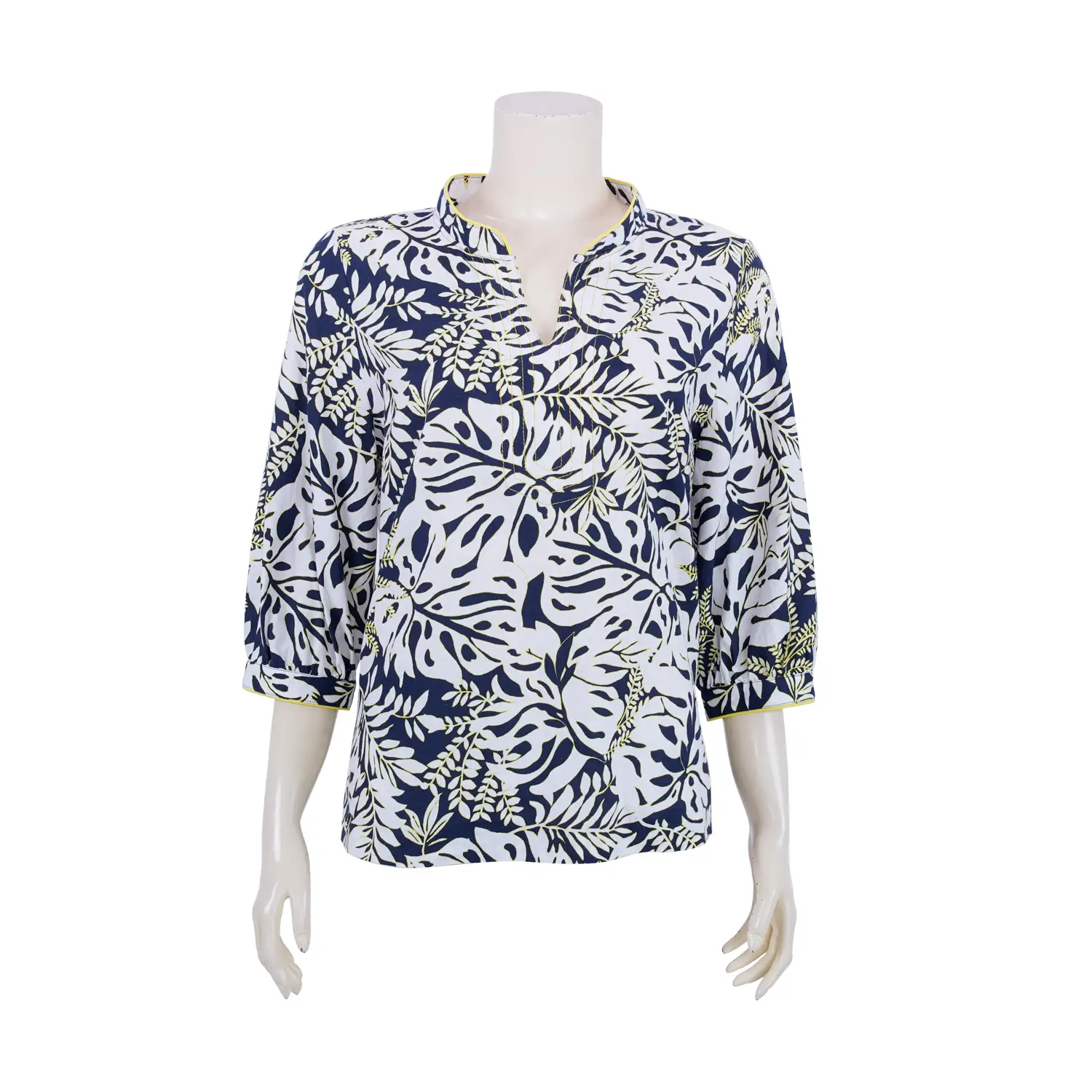 เสื้อคอตั้ง ผ่าคอรูปตัววี แขนพอง ยาว 4 ส่วน ผ้าลินินลายใบไม้