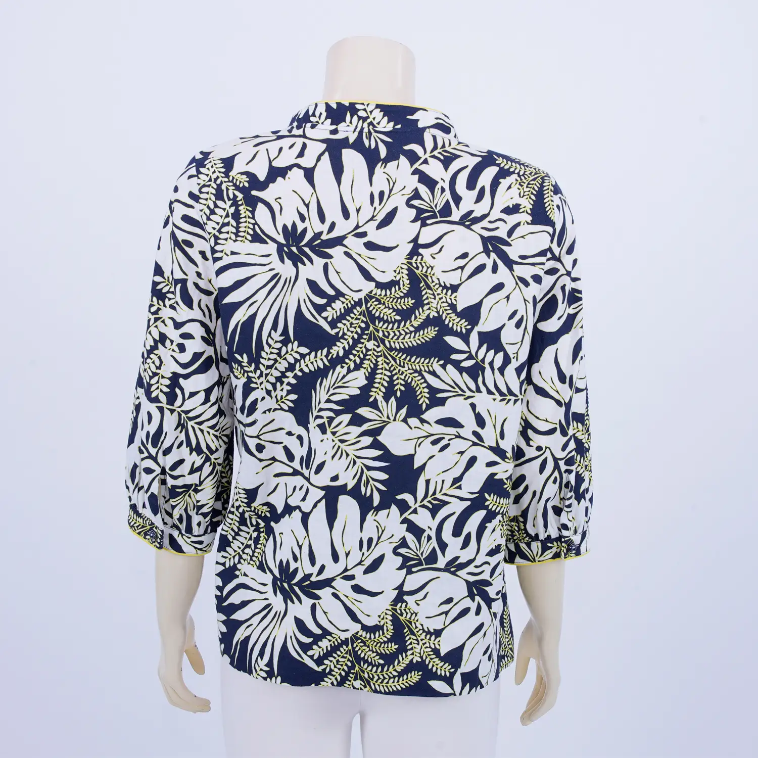 เสื้อคอตั้ง ผ่าคอรูปตัววี แขนพอง ยาว 4 ส่วน ผ้าลินินลายใบไม้ - Image 2