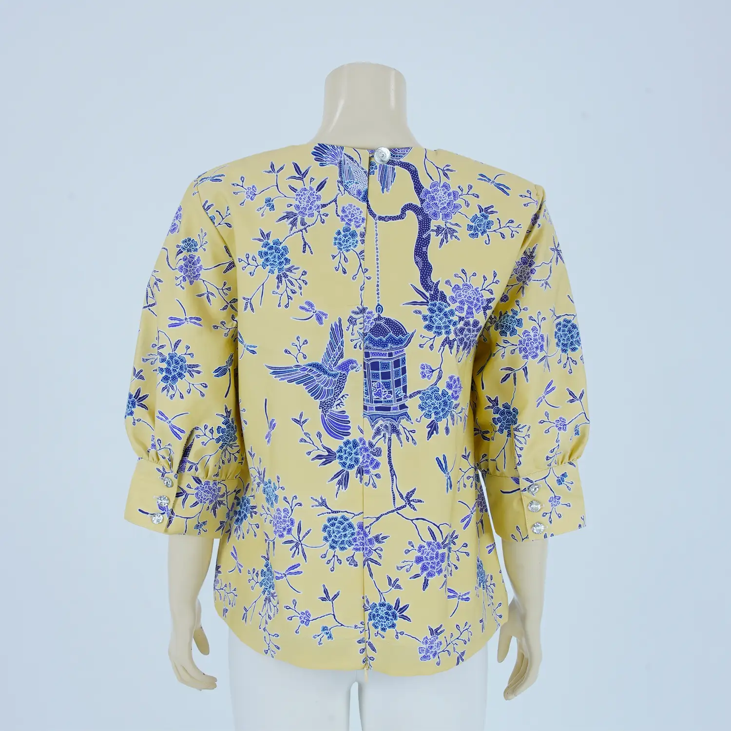 เสื้อคอกลม ผ้าปาเต๊ะ แขนยาว 4 ส่วน ลายดอกไม้และนก - Image 4